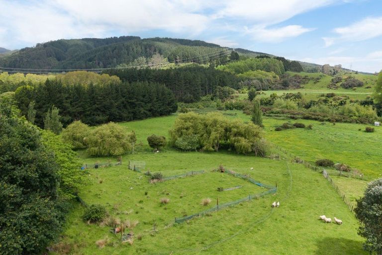 Photo of property in 302 North Manakau Road, Manakau, Levin, 5573