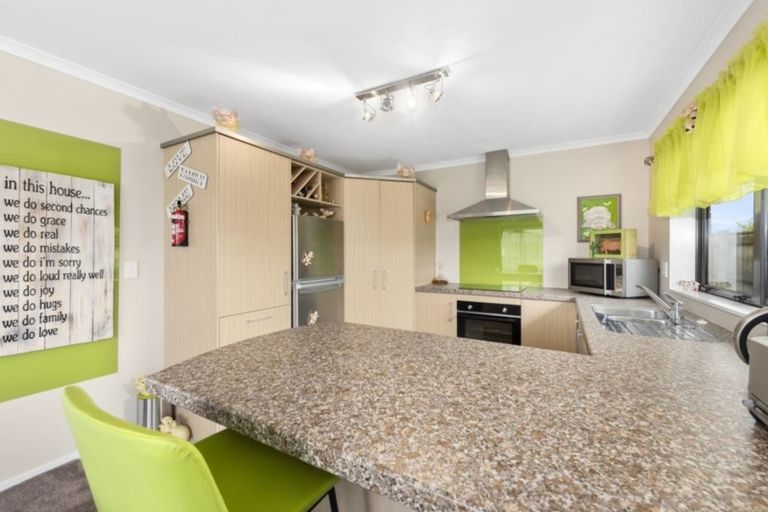 Photo of property in 21 Percy Kinsman Crescent, Riverstone Terraces, Upper Hutt, 5018