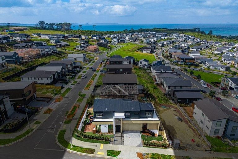Photo of property in 34 Kumukumu Road, Long Bay, Auckland, 0630