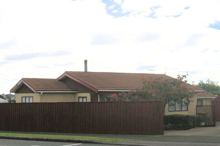 Photo of property in 181 Waimumu Road, Massey, Auckland, 0614