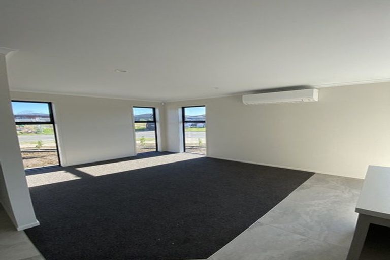 Photo of property in 18 Hammick Crescent, Pyes Pa, 3112