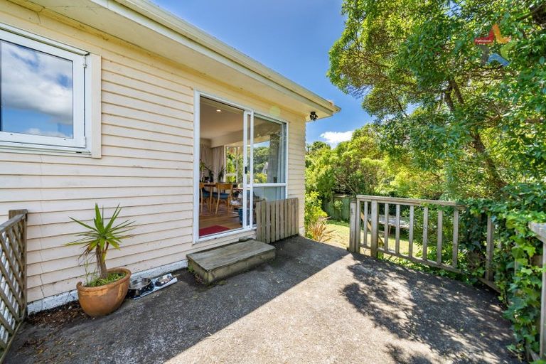 Photo of property in 4 Pekanga Road, Normandale, Lower Hutt, 5010
