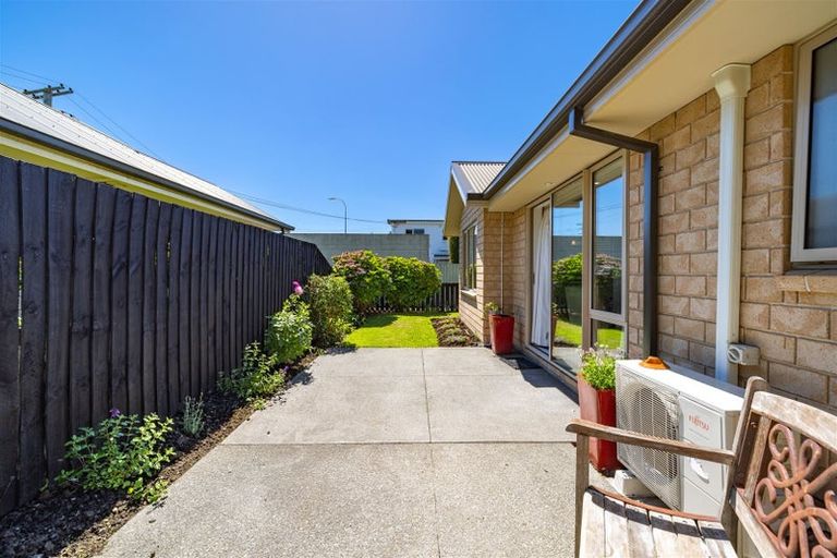 Photo of property in 2/61 Middlepark Road, Sockburn, Christchurch, 8042