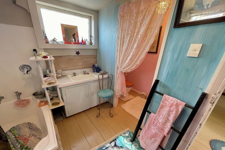 Photo of property in 6 Mary Street, Waimate, 7924