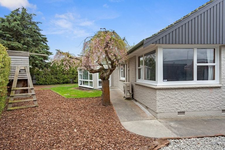 Photo of property in 2 Clipper Place, Redwood, Christchurch, 8051