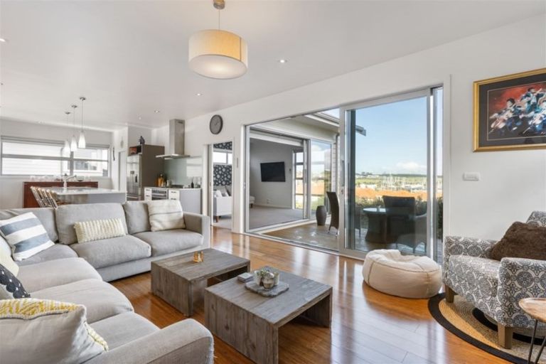 Photo of property in 11 Bella Vista Drive, Gulf Harbour, Whangaparaoa, 0930