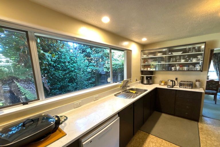 Photo of property in 11 Witbrock Crescent, Burnside, Christchurch, 8053