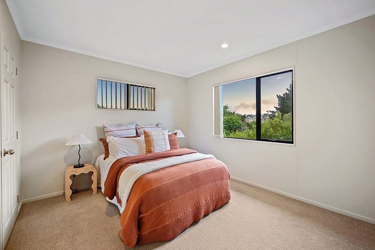 Photo of property in 16 Crimson Park, Oteha, Auckland, 0632