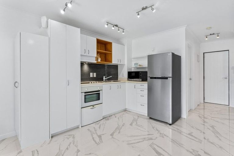 Photo of property in 1/8 Carolina Place, Albany, Auckland, 0632