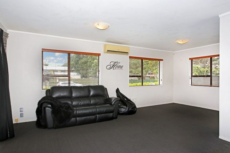 Photo of property in 30 Riverside Drive, Waiuku, 2123