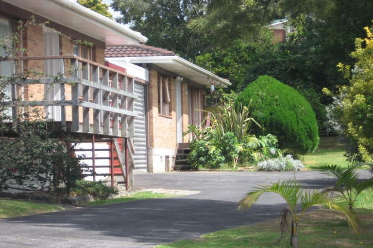 Photo of property in 2/6 Kathleen Street, Totara Vale, Auckland, 0627