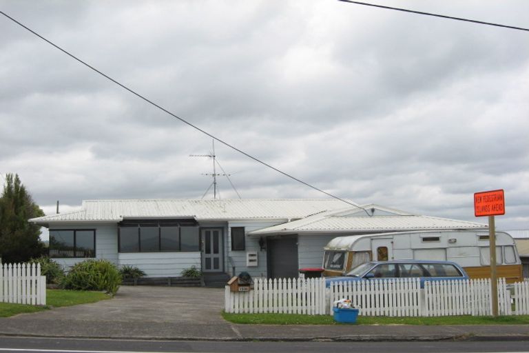 Photo of property in 1046 Whangaparaoa Road, Tindalls Beach, Whangaparaoa, 0930