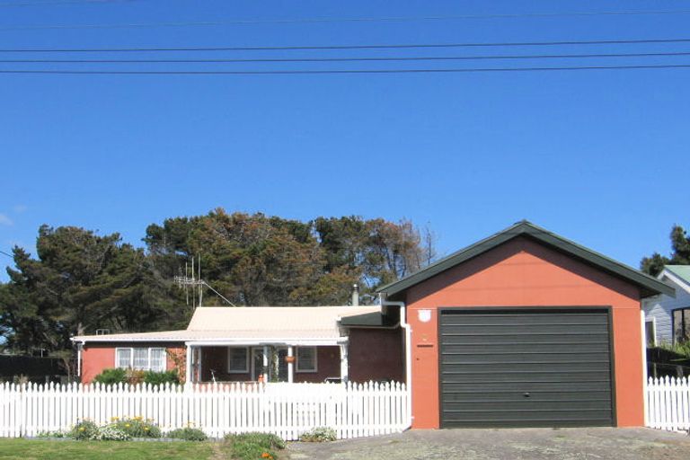 Photo of property in 2 Barber Street, Foxton Beach, Foxton, 4815