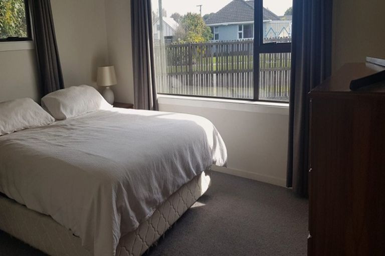 Photo of property in 10 Emlyn Place, Avondale, Christchurch, 8061