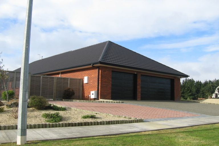 Photo of property in 54 Cashmere Drive, Fitzherbert, Palmerston North, 4410