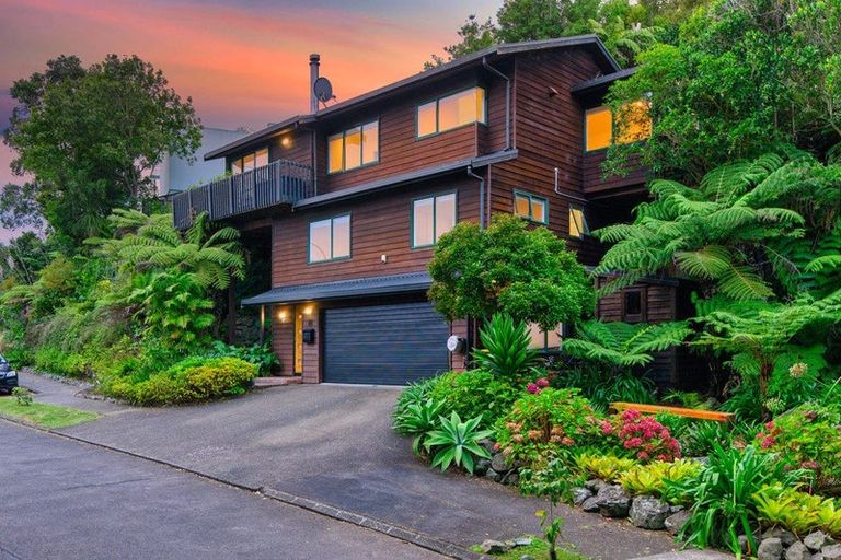 Photo of property in 92 Hadfield Street, Beach Haven, Auckland, 0626