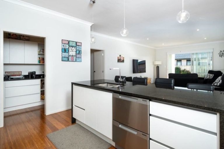 Photo of property in 15 Turpin Road, Riverhead, 0820