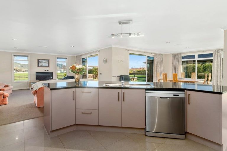Photo of property in 19 Montgomery Crescent, Kinloch, Taupo, 3377