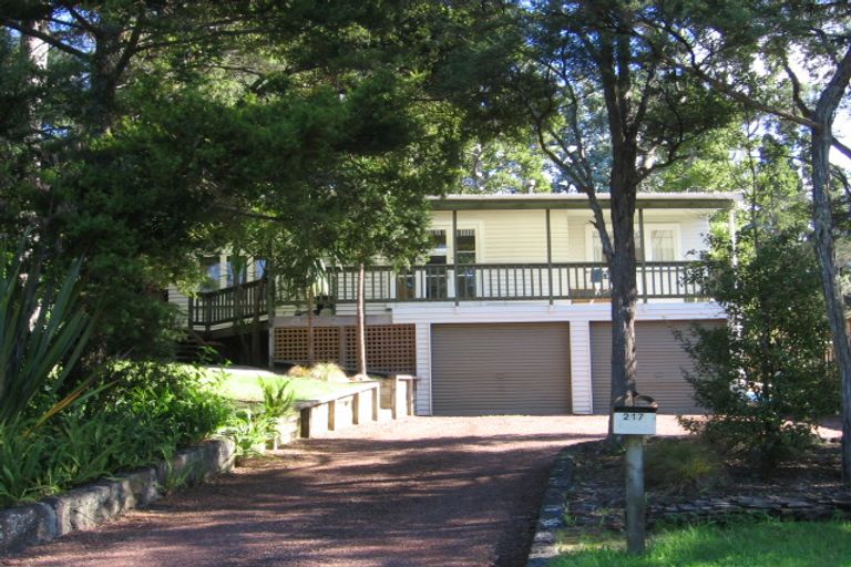 Photo of property in 217 Laingholm Drive, Laingholm, Auckland, 0604