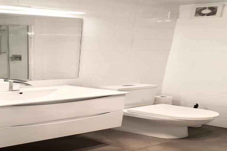 Photo of property in 1/88 East Coast Road, Milford, Auckland, 0620