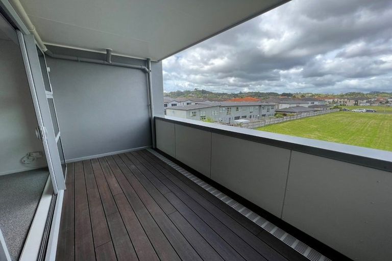 Photo of property in 1/63 Kestev Drive, Flat Bush, Auckland, 2016