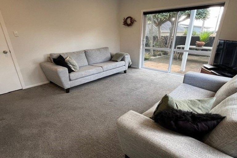 Photo of property in 49b The Esplanade, Eastern Beach, Auckland, 2012