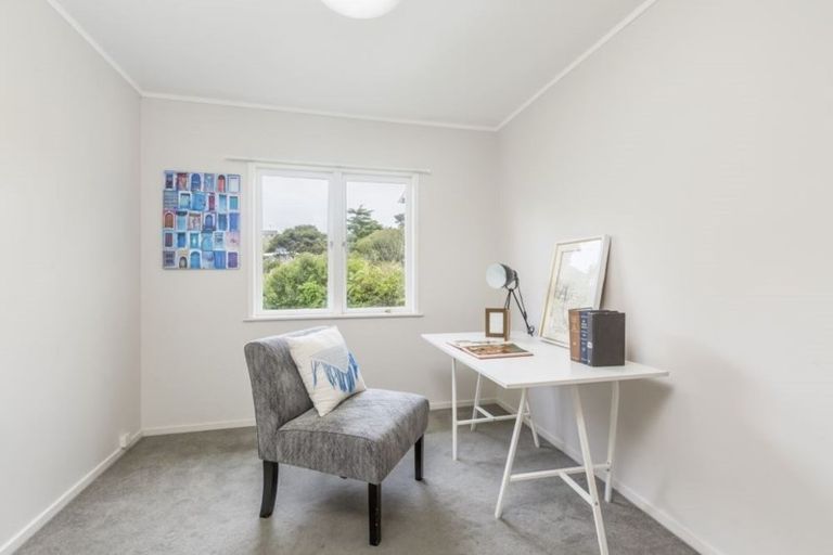 Photo of property in 9 Hellyers Street, Birkdale, Auckland, 0626