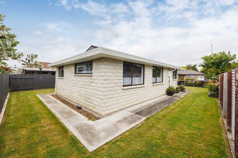 Photo of property in 17 Thomson Street, West End, Palmerston North, 4412