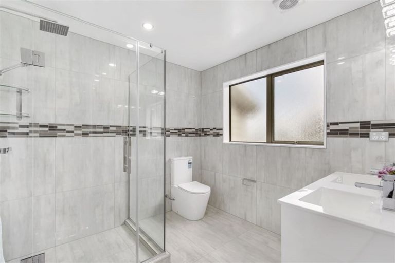 Photo of property in 114b Everglade Drive, Totara Heights, Auckland, 2105