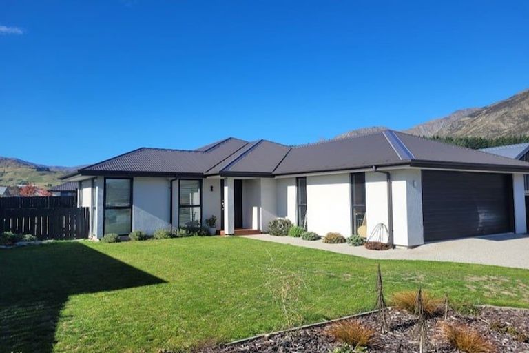 Photo of property in 11 Myles Way, Lower Shotover, Queenstown, 9304