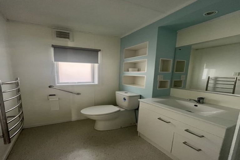 Photo of property in Kingsgate Flats, 10 Austin Street, Mount Victoria, Wellington, 6011