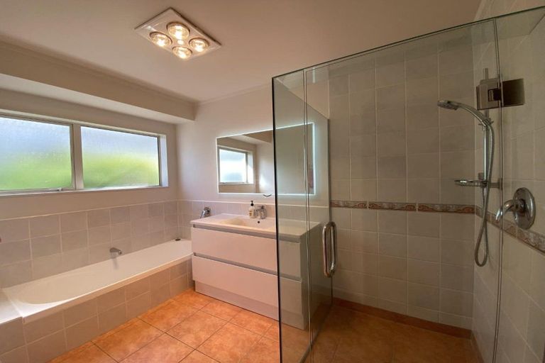 Photo of property in 18 Waru Nui Court, Orewa, 0931