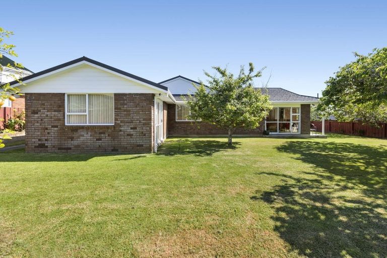 Photo of property in 27 Utauta Street, Waikanae, 5036