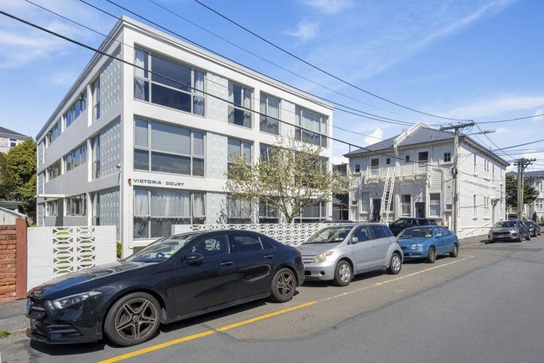 Photo of property in Victoria Court, 10/4 Queen Street, Mount Victoria, Wellington, 6011