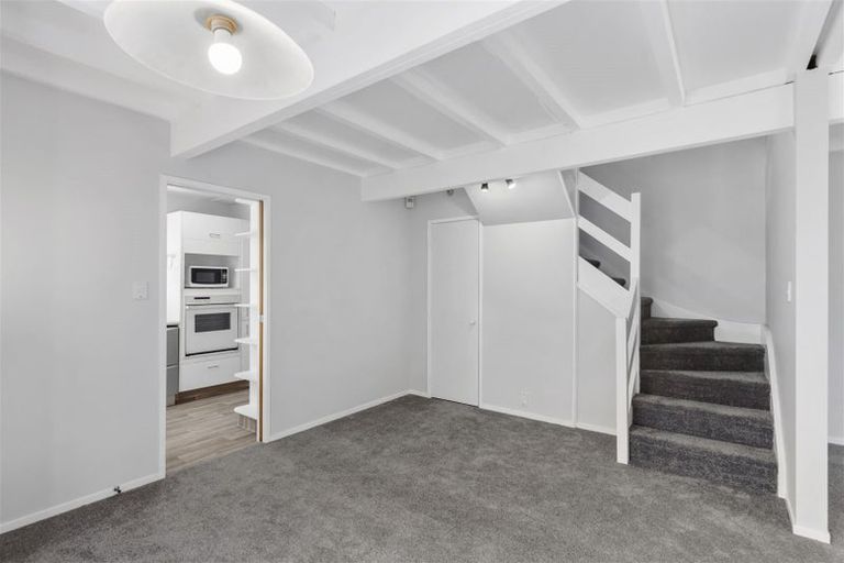 Photo of property in 1/6 Tahinga Street, Northcote, Auckland, 0627