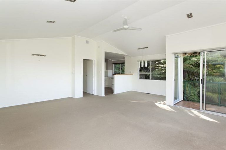 Photo of property in 1/23 Parr Terrace, Castor Bay, Auckland, 0620