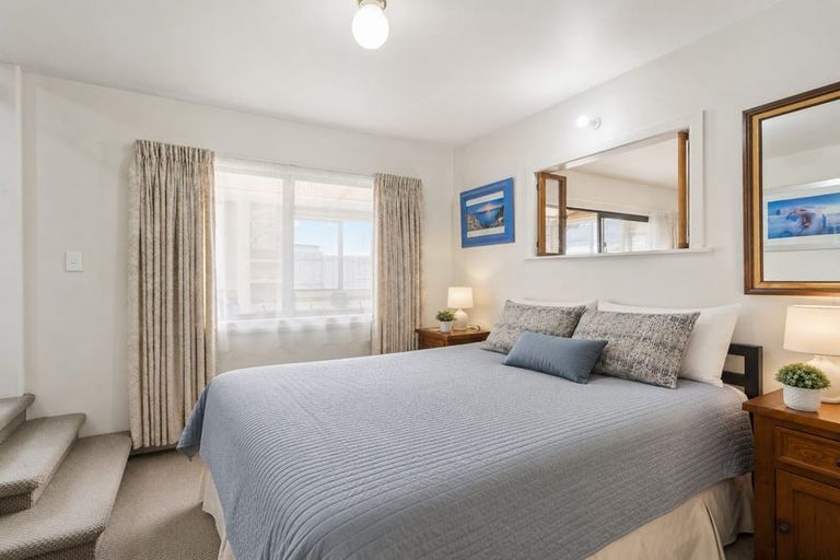 Photo of property in 4 Brian Crescent, Stanmore Bay, Whangaparaoa, 0932