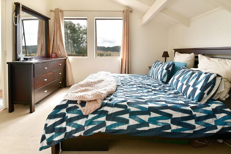 Photo of property in 39 Hillcrest Road, Hatfields Beach, Orewa, 0931