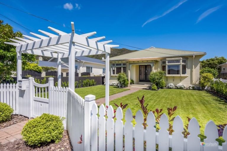 Photo of property in 38 Saint Ronans Avenue, Waterloo, Lower Hutt, 5011