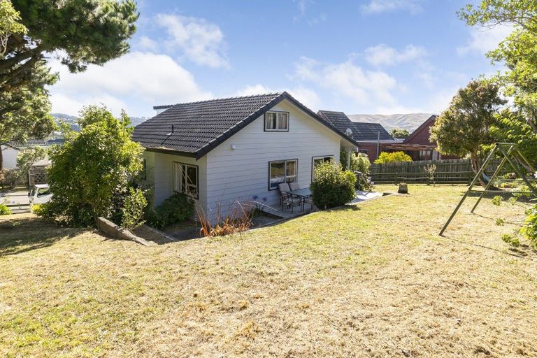 Photo of property in 7 Guadeloupe Crescent, Grenada Village, Wellington, 6037