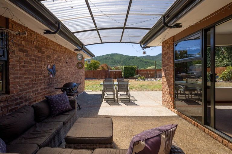 Photo of property in 21 Whiting Drive, Wakefield, 7025