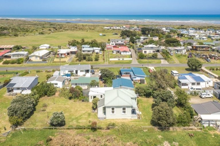 Photo of property in 36 Wainui Street, Koitiata, Wanganui, 4581