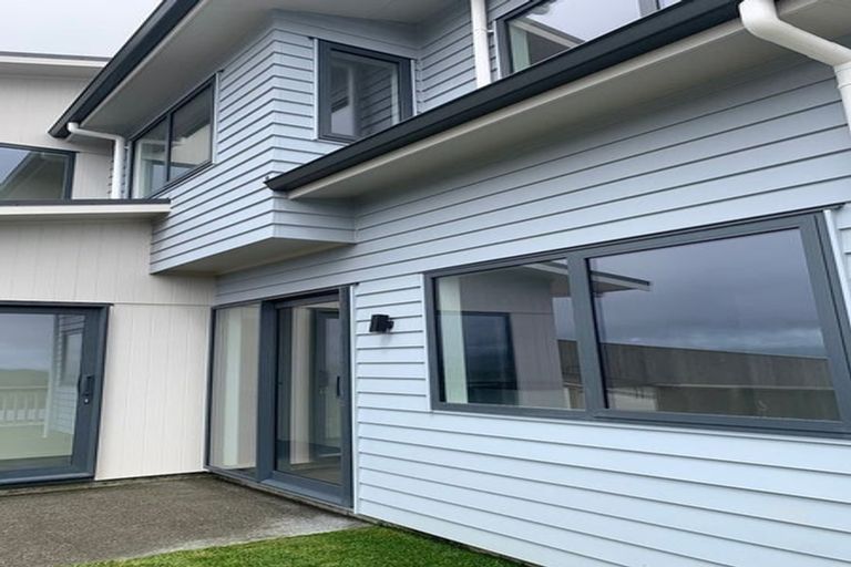 Photo of property in 9 Comber Place, Johnsonville, Wellington, 6037