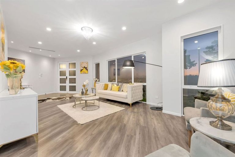 Photo of property in 15 Catalina Avenue, Rosehill, Papakura, 2113