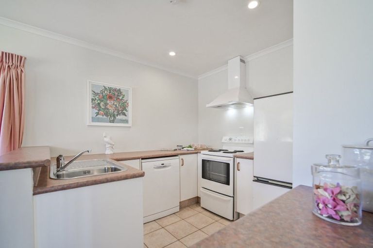 Photo of property in 2/239 Warwick Road, Mayfair, Hastings, 4122