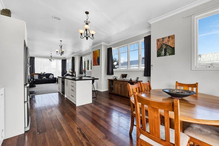 Photo of property in 401 Waihi Road, Normanby, Hawera, 4614