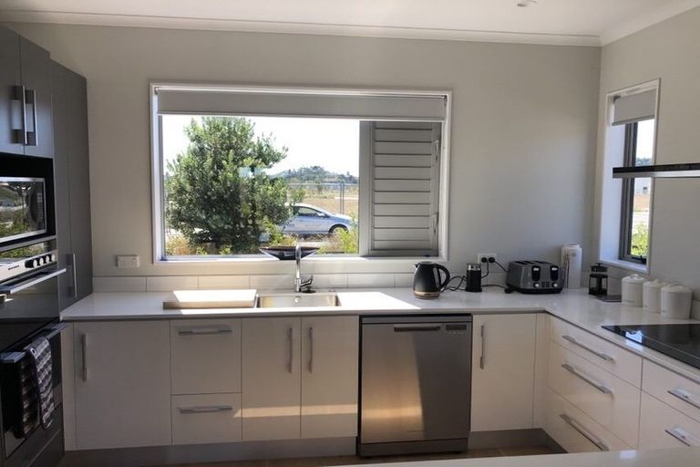 Photo of property in 69 Glidepath Road, Hobsonville, Auckland, 0616