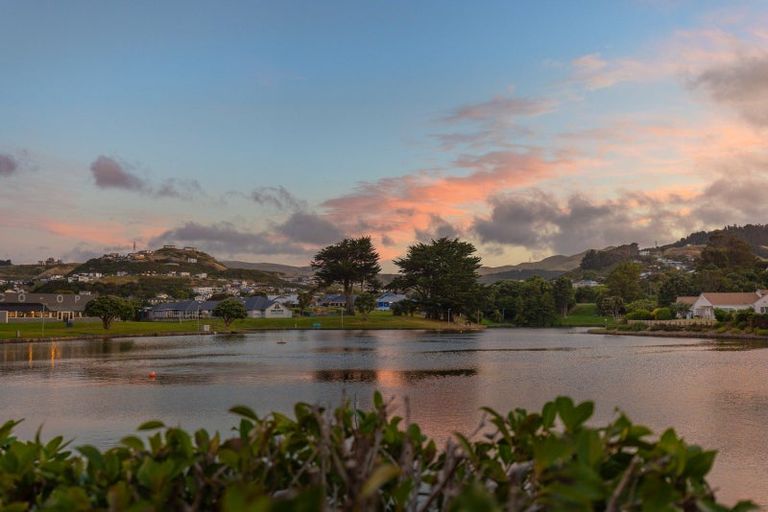 Photo of property in 6 Mariners Way, Whitby, Porirua, 5024