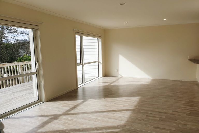 Photo of property in 1/86 Fernhill Way, Oteha, Auckland, 0632