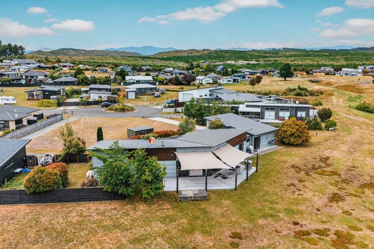 Photo of property in 16 Wai Matangi Place, Motuoapa, 3382
